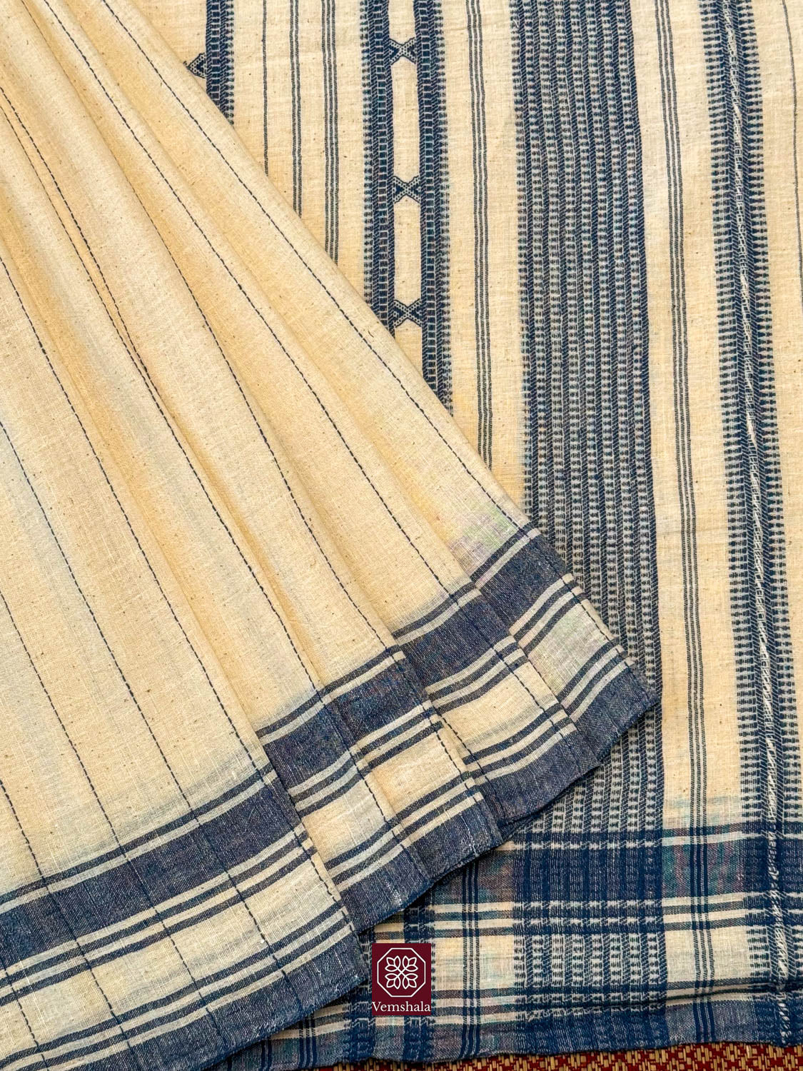 Ecru / Blue Bordered / Stripe Bhujodi Weave Kala Cotton Saree – Vemshala