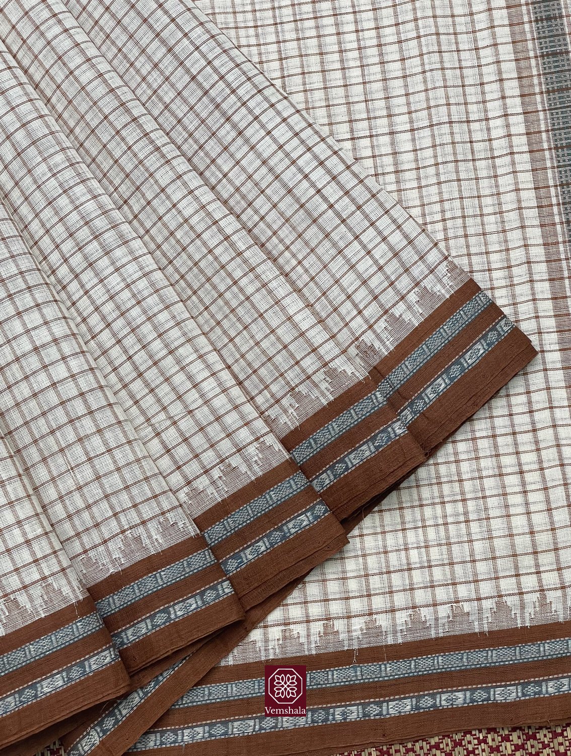 Ecru - Bronze Checks Ponduru Cotton Saree - Baagh